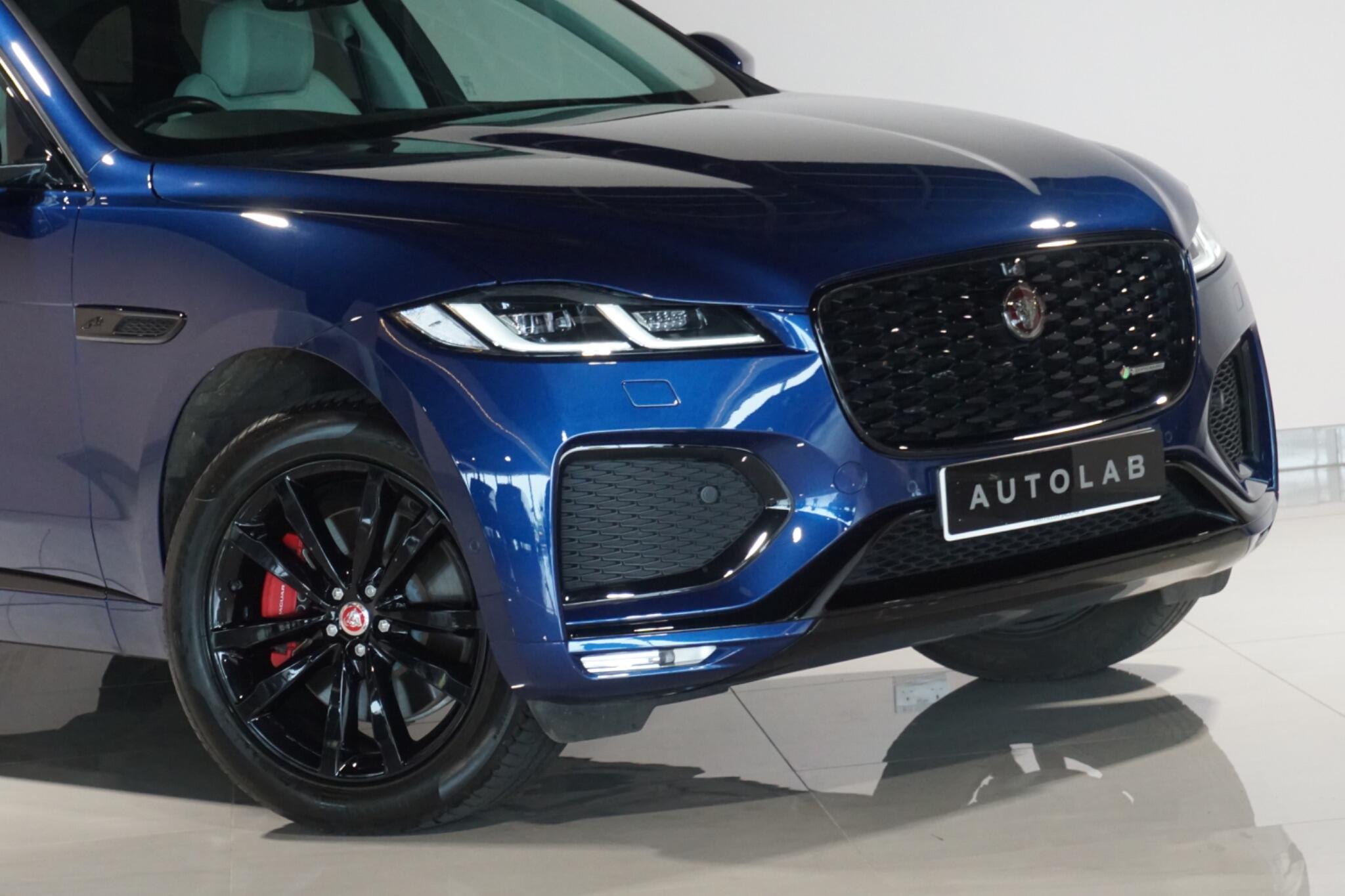 Jaguar F-PACE 3.0 D300 MHEV R-Dynamic SE SUV 5dr Diesel Auto AWD Euro 6 (s/s) (300 ps)